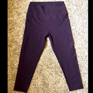 ZYIA Wine Purple Brilliant Pocket Capri Leggings